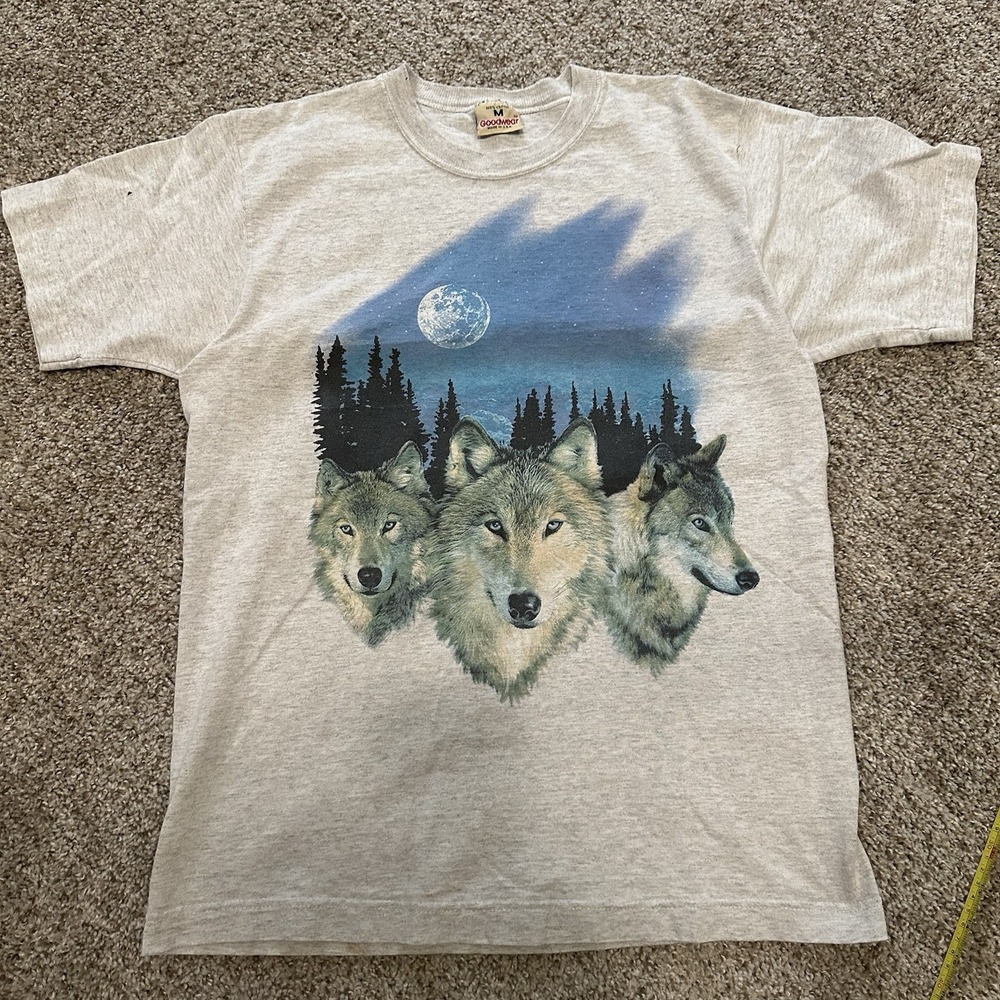 Vintage 90s Goodwear Mens T Shirt Size M Gray Wolves Moon Preowned Nature Tee